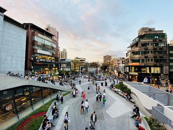 中山站心中山廣場。 好房網News記者楊欽亮/攝