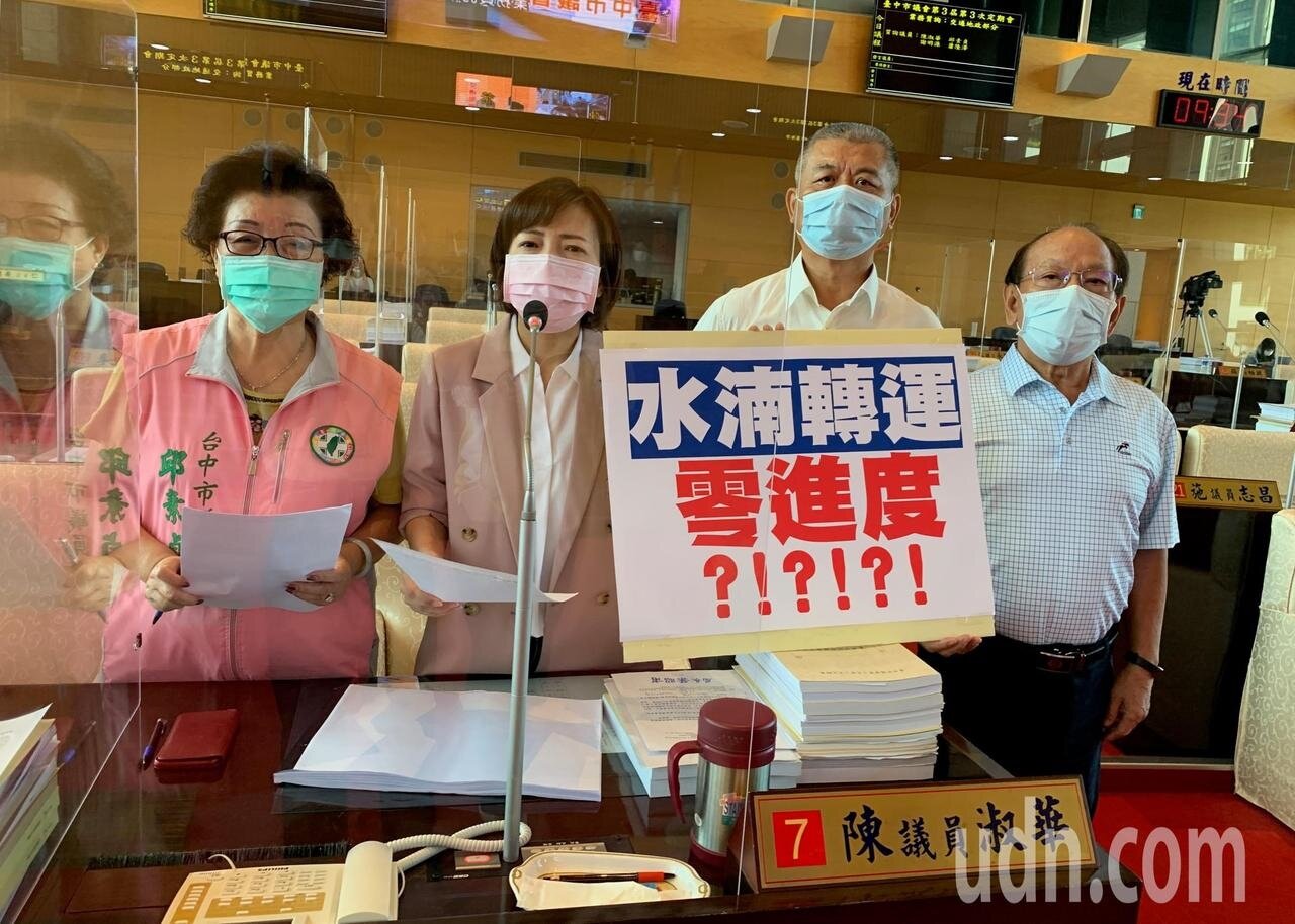 台中市議員質詢水湳轉運中心進度。記者陳秋雲／攝影