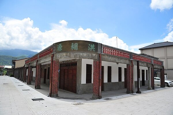 修復後的洪稛源商號。圖/高雄市都發局提供