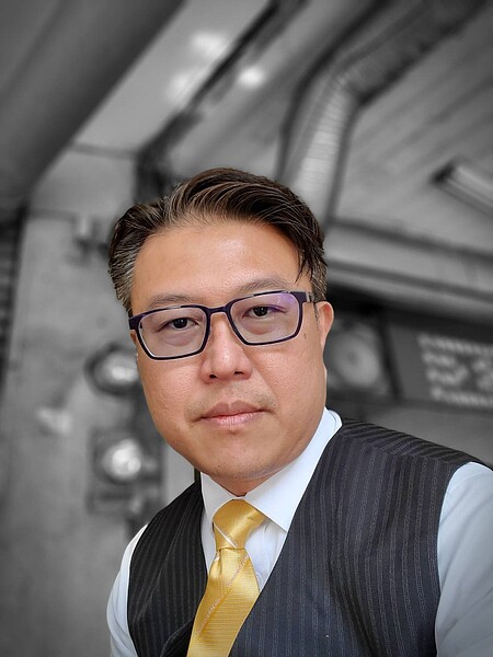 蔡武霖專注本業,親自上課教授專業知識、分享成功案件的作法讓永慶不動產台南小東南紡加盟店大部份的經紀人都能被培養成百萬經紀人。圖/永慶不動產台南小東南紡加盟店提供
