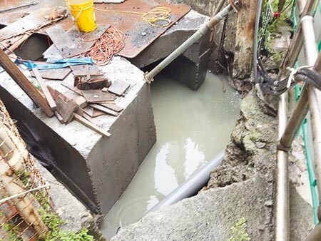 汐止北峰抽水站設備老舊,市府斥資900萬擴建滯洪池,預計6月底完工,屆時將大幅改善社後地區淹水問題。(張睿廷攝)
