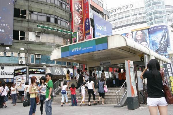 萬華區有地區傳出畫錯指示標誌，最近的西門站也要20分鐘的車程，使得外來旅客常常迷路。（圖／資料照片）
