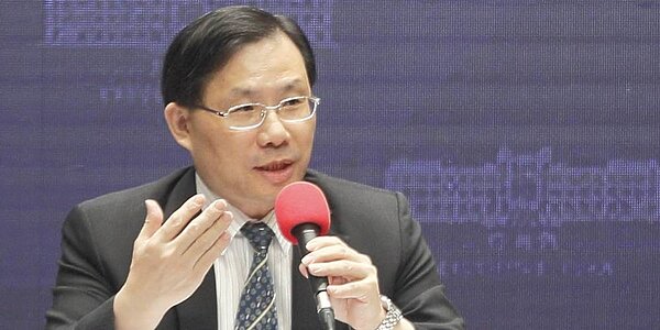 行政院會4日拍板「領航企業研發深耕計畫」,經濟部次長林全能表示,預計七年爭取投入160億元。圖/張鎧乙