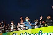 跟阿中部長玩台南　雙層巴士延長半價優惠