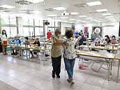 關懷據點重開　桃園長輩開心