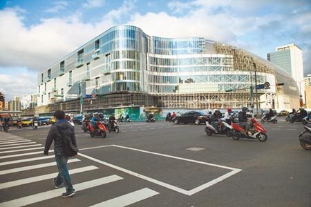 大巨蛋僅剩「建照變更」最後一關,有望今年8月復工;台北市長柯文哲6日強調,市府態度「不刁難、不放水」。(中時資料照片)