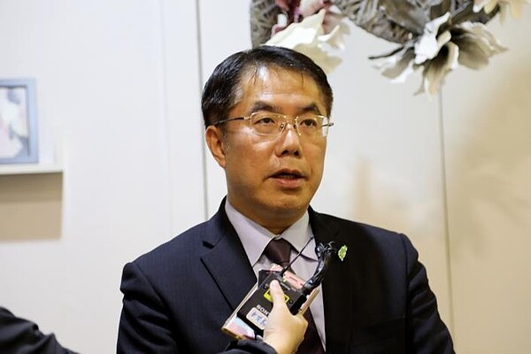 台南市長黃偉哲表示,總統蔡英文已於108年2月25日指示,推動龍崎工業區奇特自然景觀的保存。圖/台南市政府提供
