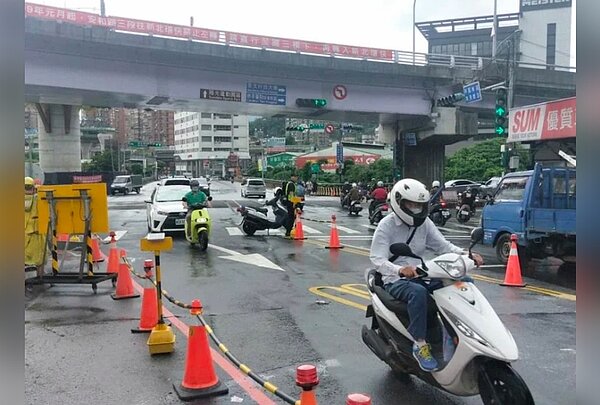 今天許多縣市下午下起大雨,雙北許多地區下午2點左右也發生停電狀況。聯合報系資料照片