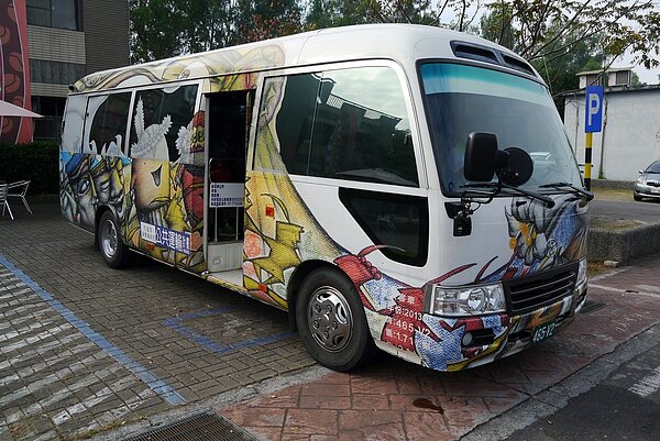 爭取交通平權,屏縣府力推原鄉幸福巴士。圖/屏東縣政府提供