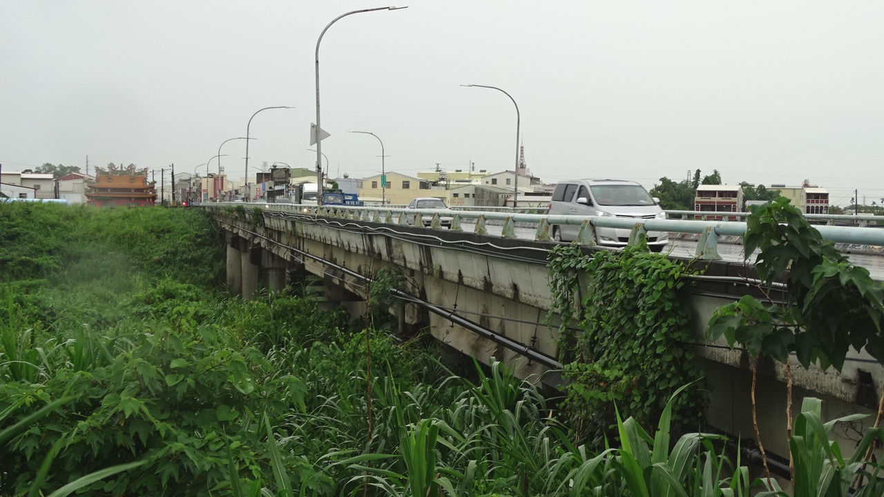 台南市南95線急水溪橋齡已35年，橋墩老舊，地方爭取拓寬改建。記者謝進盛／攝影