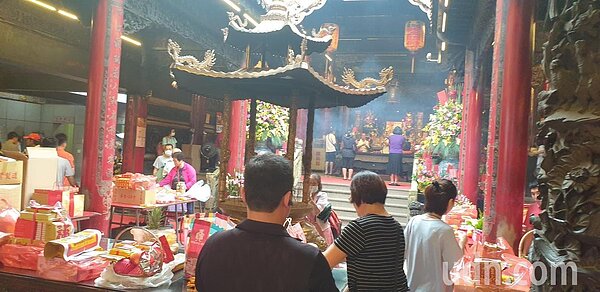 鎮瀾宮今天早上參拜人。記者游振昇/攝影