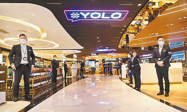 肺炎疫情衝擊交通旅遊業,儘管國內已解封,但境外仍未開放,交通部將對機場免稅店等業者再進行紓困。(中時電子報資料照片)