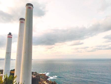 基隆協和電廠將填海造陸興建天然氣機組引來民眾反彈,市長林右昌要求台電說清楚。(許家寧攝)