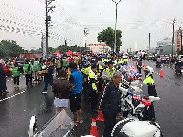 大甲鎮瀾宮將在明天晚間舉行一年一度的媽祖遶境活動，台中市警局、大甲警分局將從明天下午3點開始，進行周邊交通管制。圖／台中市警局交通大隊提供