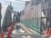 新北三峽拱橋防塵網沒接好石塊噴出傷路人　公所急改善