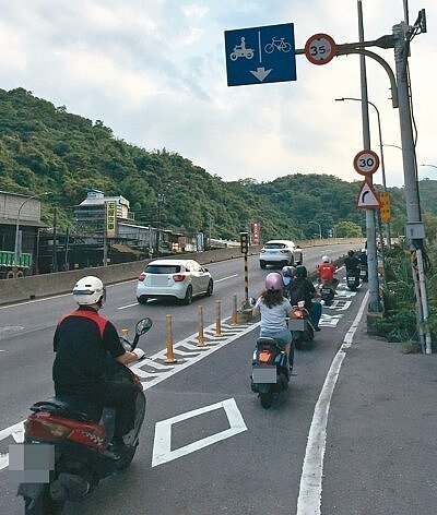 汐止北山大橋機車道道路狹窄,頻生車禍。記者胡瑞玲/攝影
