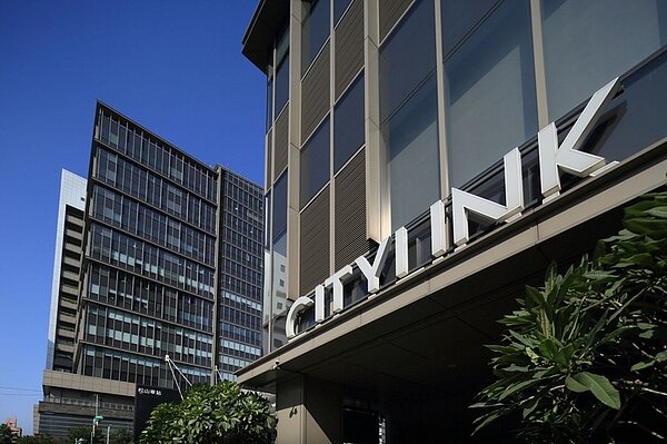 「信松廣場」,位在松山新站CITYLINK蔦屋書店商圈,全棟22層鋼骨地標