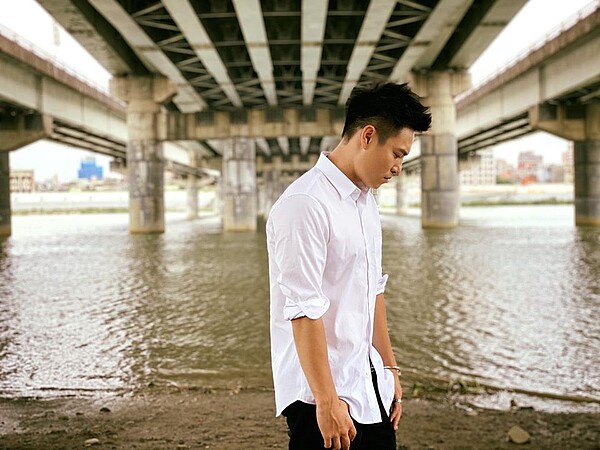 李千那11日認和ECHO(李昶俊)分手,男方也發臉書做出說明。圖/取自ECHO(李昶俊)臉書