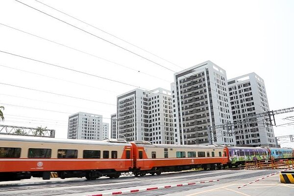 鐵路地下化能消除沿線之平交道,大幅改善周邊之交通,且增加兩個通勤站,提供更便利的通勤服務。示意圖/台南市政府提供