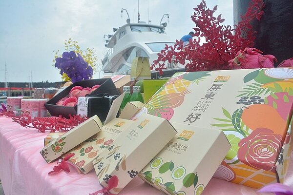 爭取國旅,屏東縣長潘孟安率隊北上力推屏東「三鐵優惠」。圖/屏東縣交通旅遊處提供