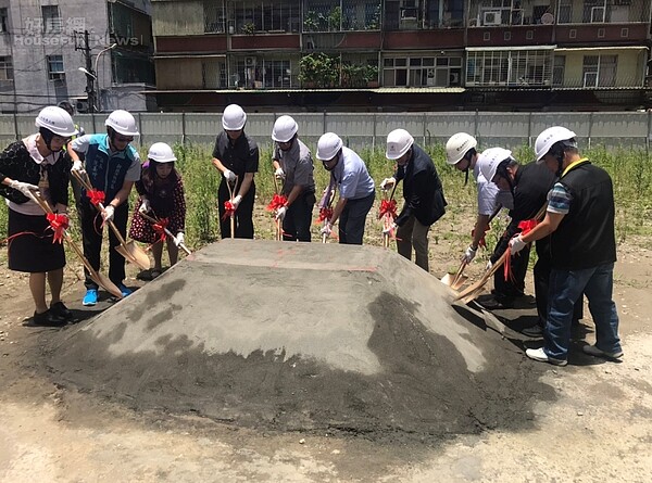 新北市板橋區實踐路旁都更案,6月15日舉行該都更單元商業區動土典禮。好房網News記者李彥穎攝