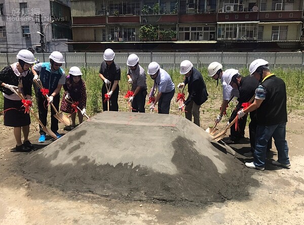 新北市板橋區實踐路旁都更案，6月15日舉行該都更單元商業區動土典禮。好房網News記者李彥穎攝