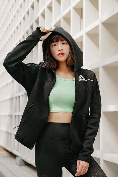 小鬼猝逝,現任女友峮峮剛剛終於發聲。圖/截自臉書