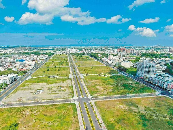 高雄市地政局第3季開發區土地標售全壘打,圖為岡山區信義段第43號土地,以5億2168萬元標脫。圖/高雄市地政局提供
