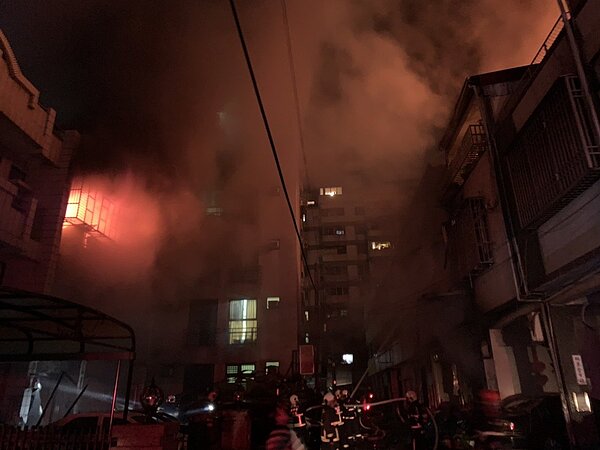 東海大學商圈驚傳氣爆火警,已知4死1傷。 圖/台中市消防局提供