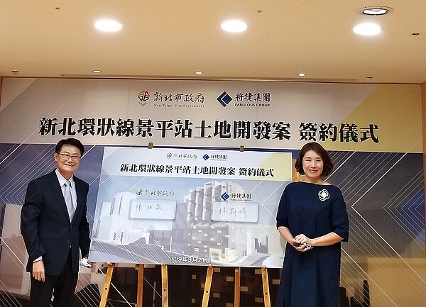 新北環狀線景平站土地開發案正式啟動,新北市副市長陳純敬(左)表示,景平站共構開發計畫預計2024年啟用,住商混合大樓推出小宅規劃,希望吸引小家庭。圖/好房網News記者林和謙攝影