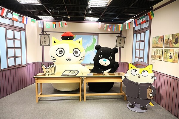 台北探索館「黃阿瑪相遇1920臺北市特展,展出1920年代的小學堂教室。圖/台北市政府觀光傳播局提供