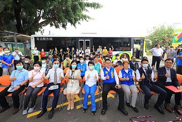 校園師生交通更便利,台中922路公車開進中臺科大。圖/台中市政府交通局提供