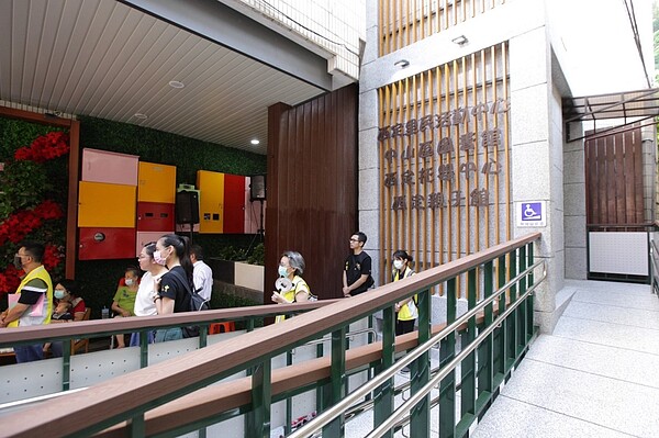 西定市場新電梯23日正式啟用。圖/基隆市中山區公所