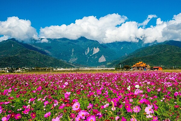 隨著暑假結束、天氣漸涼，熱門國旅地區從離島地區轉移到宜花東地區，圖為台東知本。圖／觀光局提供