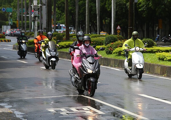 今天中部以北到東北部、東半部,雲量將會增多,靠山區的迎風面也偶有短暫陣雨發生。本報資料照片