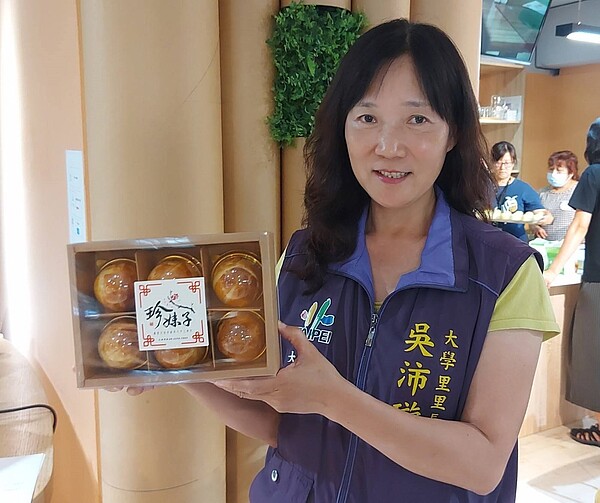 大安區大學里舉辦中秋蛋黃酥手作活動。圖/大安樂生活