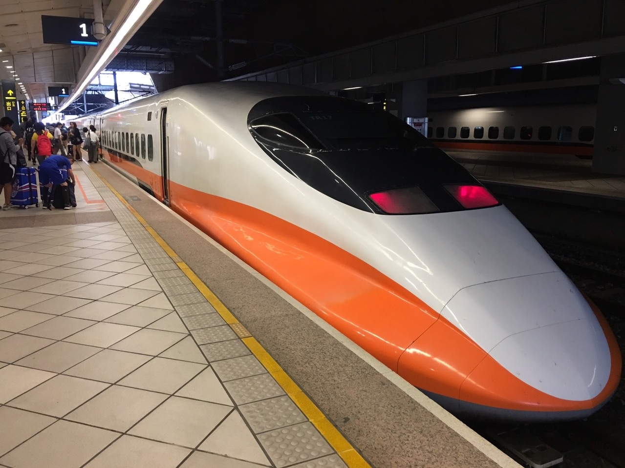 台灣高鐵公司經檢視國慶疏運期間旅客訂位狀況，決定再加開六班次列車（南下四班、北上二班）。記者楊文琪／攝影