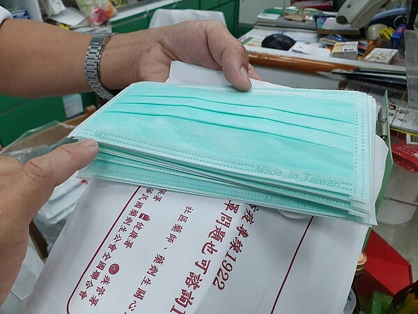 雙鋼印口罩上路。記者楊雅棠/攝影