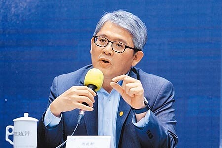 內政部次長花敬群強調,至今年10月底,社會住宅興建戶數可達4萬戶。(黃世麒攝)