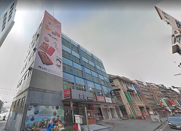 淡水舊公所原廠商租賃期間即將屆滿，財政局訂於109年9月25日重新辦理公開標租。圖／截自google map