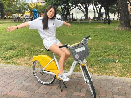 高雄公共腳踏車YouBike，25日在高雄榮總附近增設3站，目前全市共有646站。（洪浩軒攝）