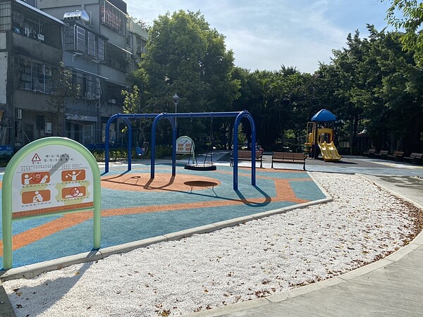 新莊的瓊泰公園26日正式完工,社區型小公園擴建至2,300平方公尺。圖/新北市政府提供