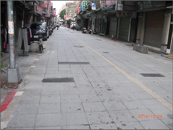 艋舺商圈大理街鋪面更新前。圖/台北市新工處提供