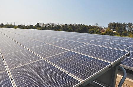 相較於風電,太陽能產業技術較成熟,企業投入的成本較低。圖/本報資料照片