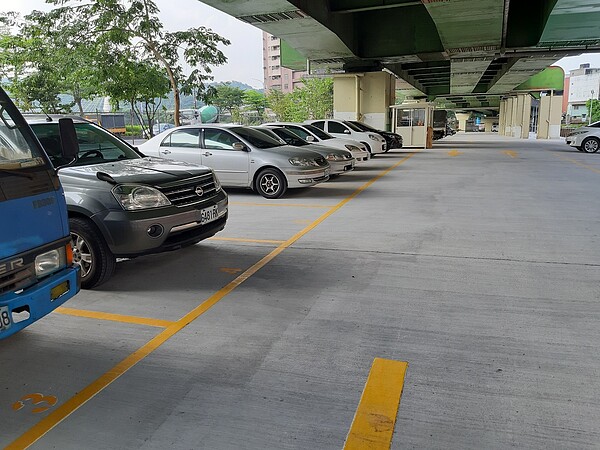 汐止建城段平面停車場。圖/新北市政府提供