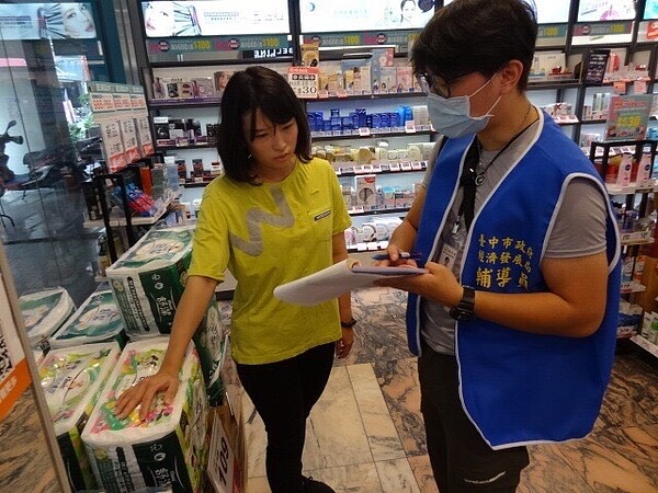 朝低碳永續城市邁進,中市府輔導服務業落實節電措施。圖/台中市經發局提供