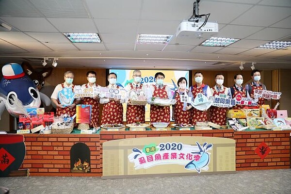 2020台南虱目魚文化季10月9日學甲起跑,黃偉哲表示,中秋烤虱目魚 CP值最高。圖/台南市政府新聞及國際關係處提供