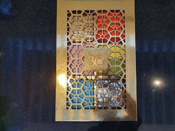 晶華國際酒店賞月寶島名物桃山月餅禮盒六入量測比值1.05、包裝層數四層,違反規定(禮盒外觀)。圖/台北市環保局提供