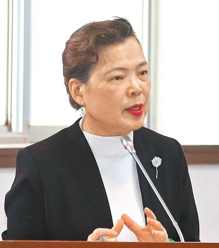經濟部長王美花28日在立法院受訪表示,對於電力長期供應都會滾動式檢討,目前全台供電無虞,強調核三廠沒有延役的規畫。(王英豪攝)
