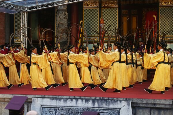 台北市昨天舉行祭孔大典，大龍國小擔任佾舞隊。記者蘇健忠／攝影 